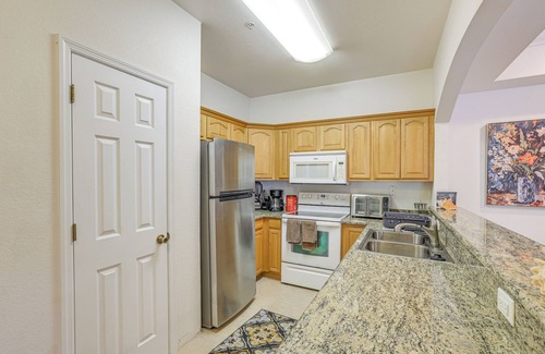 Gainesville House | 1 Mi to UF: Modern Townhome w/Balcony