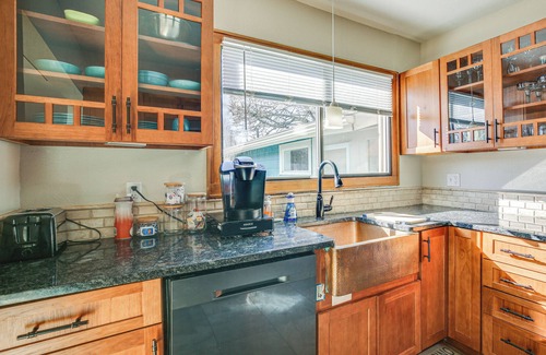 Amazon House | < 1 Mi to University of Oregon: Eugene Home