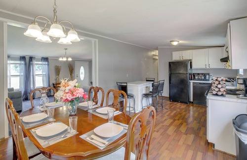 Albany House | 1 Mi to US Marine Base Albany: Cozy Getaway!
