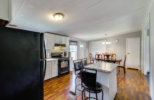 Albany House | 1 Mi to US Marine Base Albany: Cozy Getaway!