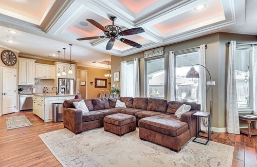Edinburg House | 1 Mi to Vackar Stadium: Roomy Retreat w/Pool.