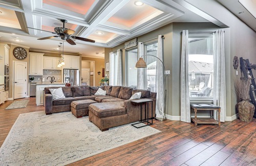 Edinburg House | 1 Mi to Vackar Stadium: Roomy Retreat w/Pool.