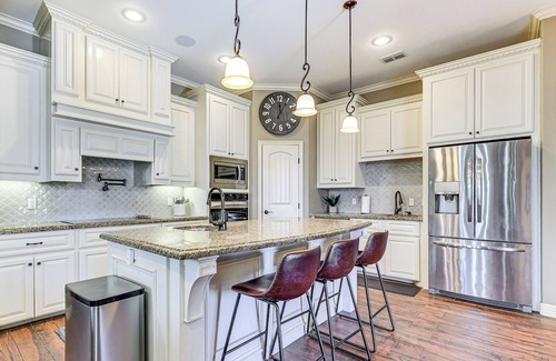 Edinburg House | 1 Mi to Vackar Stadium: Roomy Retreat w/Pool.
