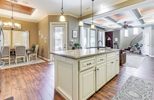 Edinburg House | 1 Mi to Vackar Stadium: Roomy Retreat w/Pool.