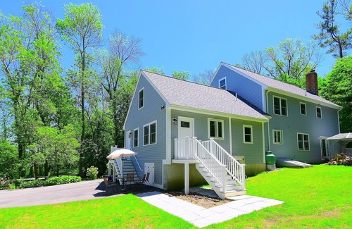Ipswich Apartment | 1 Mile from Cranes Beach