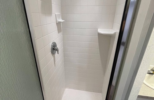 Southeast Eugene Apartment | 1 mile to campus & 3.5 to Autzen. Stylish & cozy, South Eugene Guesthouse Studio