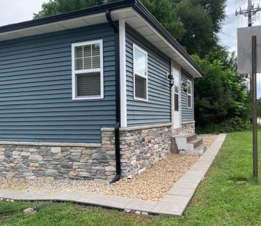 South Bend Villa | 1 mile to noterdame