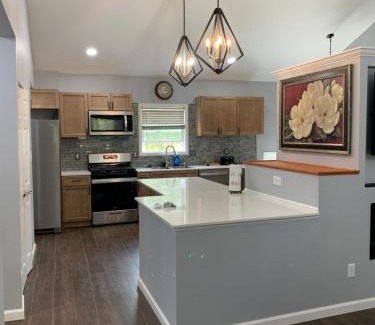 South Bend Villa | 1 mile to noterdame