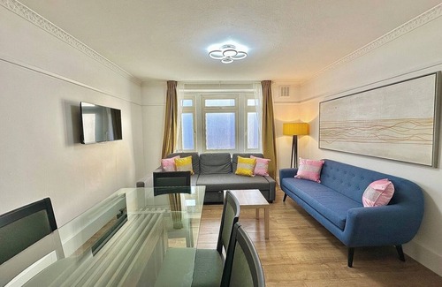 Stockwell Apartment | 1 min walk to Stockwell Station Bright and modern flat in a prime London.