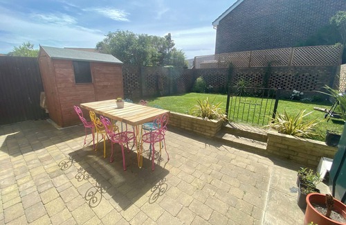 Camber House | 1 min walk to sandy beach! Family friendly home -> Happy Waves ☀️🌊