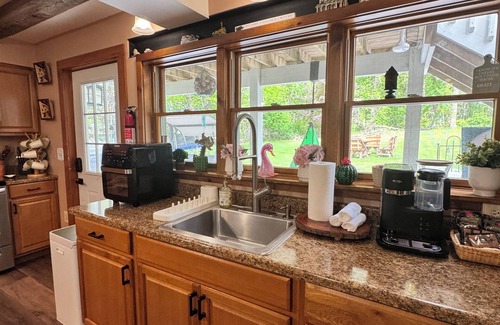 Mount Pocono House | 1 minute from Mount airy casino. pet’s friendly,
