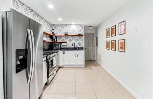 Phoenix Hill Apartment | 1 of 3 Units- Sleeps 6, HOT TUB, Cowboy POOL, King Beds, Firepits