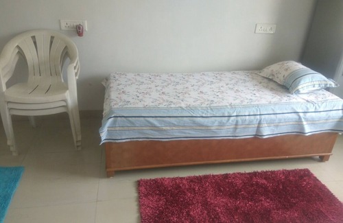 Indore House | 1 Private Room for single near Bangali Square - Home Food Available
