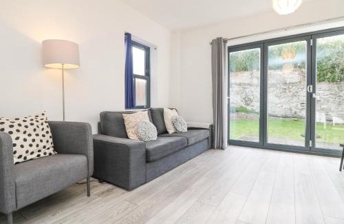 Hayle House | 1 Queensway Gardens