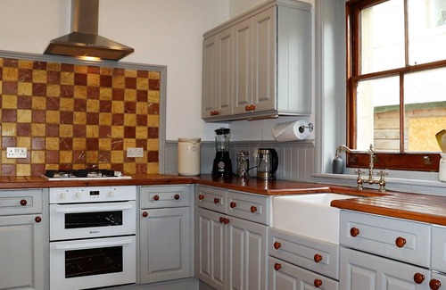 Ventnor Ski Chalet | 1 St Rhadagunds
