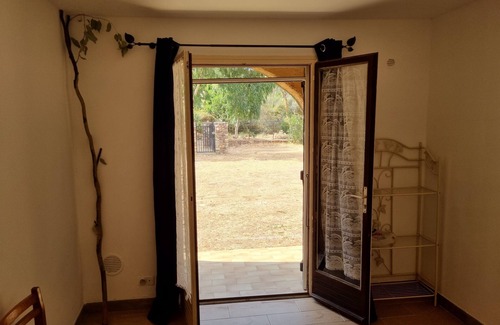 Galeria Apartment | 1-star, non-smoking apartment 100 metres from the beach
