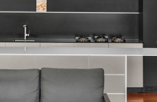 Tura Beach Cabin | 1 The Point - Pet friendly with a spa
