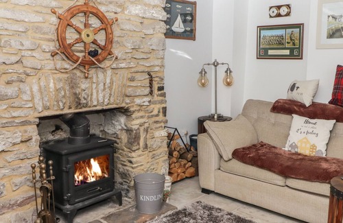 Burry Port House | 1 TY FRI, pet friendly, character holiday cottage in Burry Port