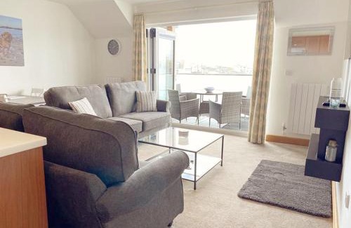 Trearddur Bay Apartment | 1 Y Bae - Top Floor Apartment