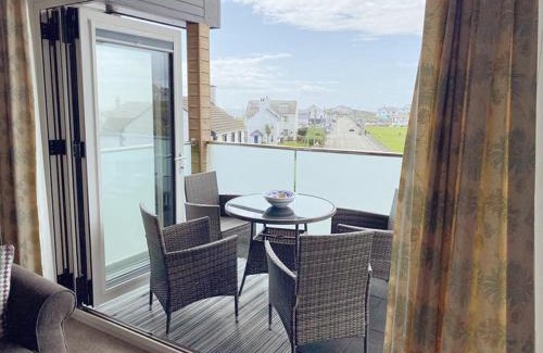 Trearddur Bay Apartment | 1 Y Bae - Top Floor Apartment