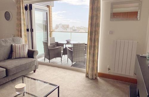 Trearddur Bay Apartment | 1 Y Bae - Top Floor Apartment