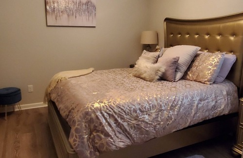 Gonzales House | 1 yr old Lake House 5 mins from Interstate I10