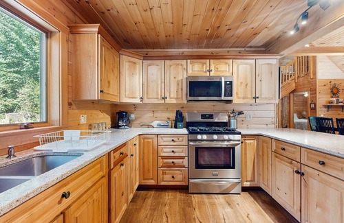 Greenville House | 10-acre waterfront hideaway with kayak, private dock on Prong Pond & firepit