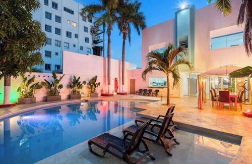 Castillogrande Villa | 10-bedroom beachfront mansion with pool and discotheque