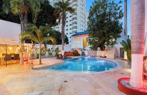 Castillogrande Villa | 10-bedroom beachfront mansion with pool and discotheque