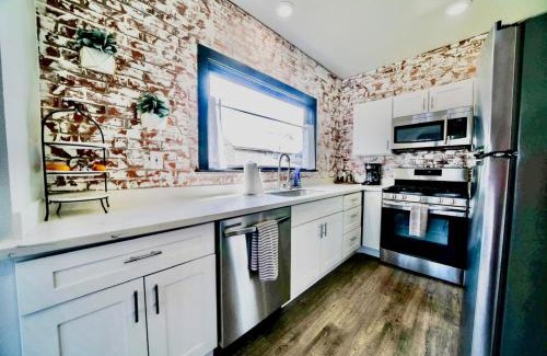Albany House | 10 Bedroom Historical Downtown Albany Pet Friendly Home