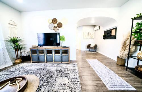 Albany House | 10 Bedroom Historical Downtown Albany Pet Friendly Home