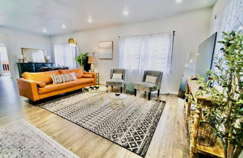 Albany House | 10 Bedroom Historical Downtown Albany Pet Friendly Home