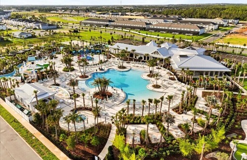 Clermont House | 10 Bedrooms/8 Bathrooms/Windsor Cay (16219 CC)