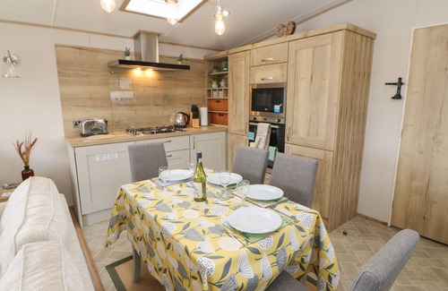 Berwick-upon-Tweed Cottage | 10 CHEVIOT VIEW, pet friendly, character holiday cottage in Lowick