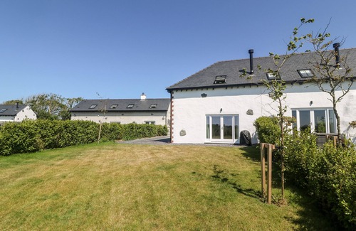 Holyhead Cottage | 10 CLEIFIOG FAWR, pet friendly, luxury holiday cottage in Valley