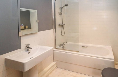 Grimsby House | 10 MELLOR WAY, pet friendly, character holiday cottage in New Waltham
