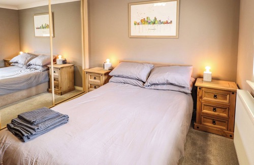 Grimsby House | 10 MELLOR WAY, pet friendly, character holiday cottage in New Waltham