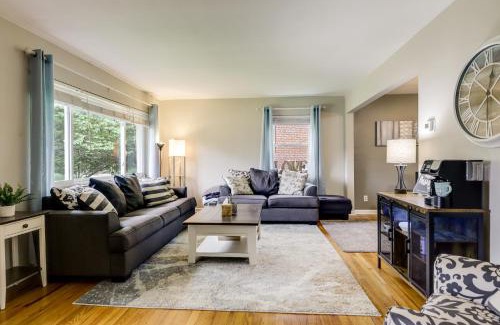 Finneytown House | 10 Mi to Dtwn Cincinnati Home with Patio and Yard!