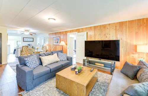 Toledo House | 10 Mi to South Beach and Newport Home with Deck!