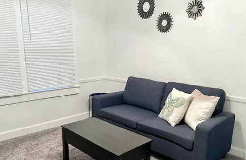 Indianapolis House | 10 Min to Lucas Oil, Sleeps 9! Huge 3 Bd 2ba Home