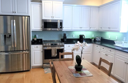 Naples Park House | 10 min walk to Beach, Spacious, Family Friendly,Resort Pool