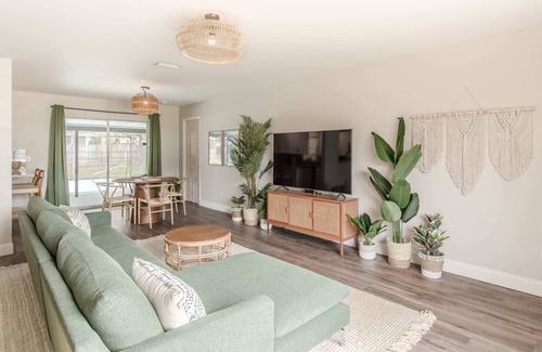 Vero Beach South House | 10 Mins to Beach - 2BR Private Pool + Grill