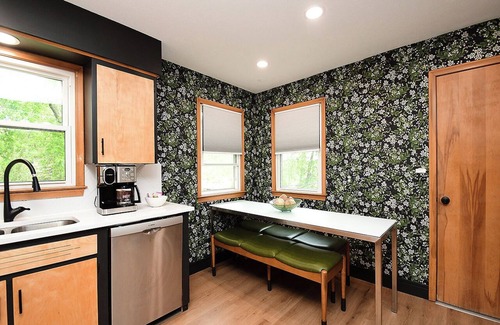 South Central Omaha House | 10 Minutes from downtown, minutes UNMC, Aksarben, Blackstone and Dundee/grill
