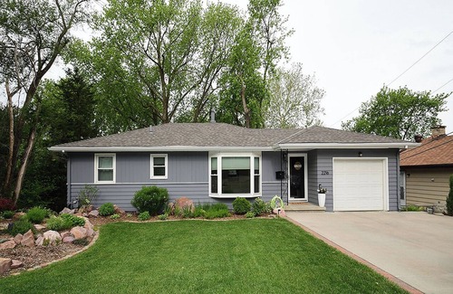 South Central Omaha House | 10 Minutes from downtown, minutes UNMC, Aksarben, Blackstone and Dundee/grill
