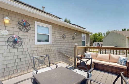 Cranston Apartment | 10 minutes from providence centrally locatednn