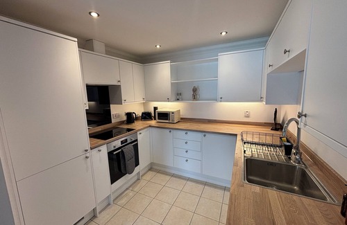 Whitstable Apartment | 10 minutes from Whitstable beach. Modern 2 bedroom apartment.
