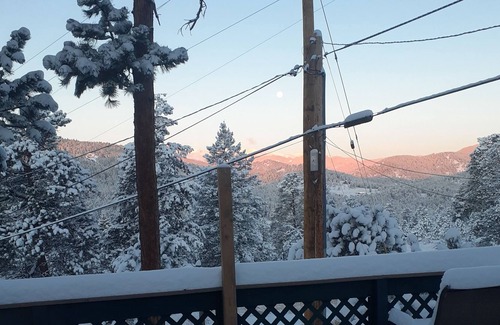 Evergreen Meadows Cabin | 10 minutes to evergreen lake and downtown evergreen and 20 minutes to red rocks!