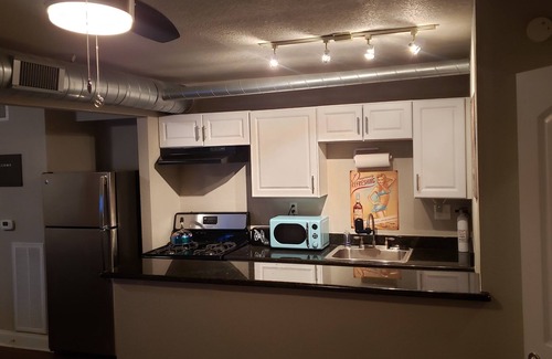 Oakmont Heights Apartment | 10 minutes to Everything. Entire apartment