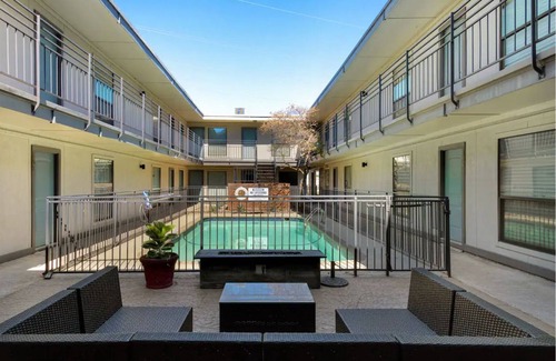 Oakmont Heights Apartment | 10 minutes to Everything. Entire apartment