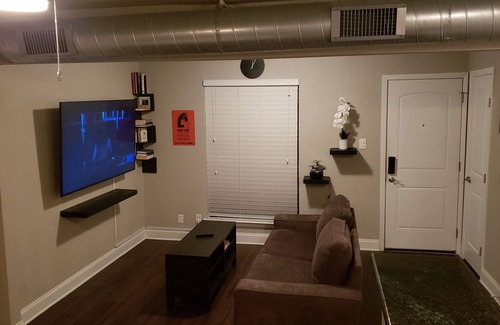 Oakmont Heights Apartment | 10 minutes to Everything. Entire apartment